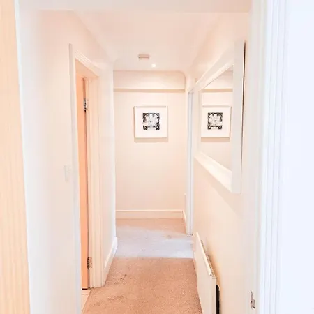 Wimbledon Apartment-3